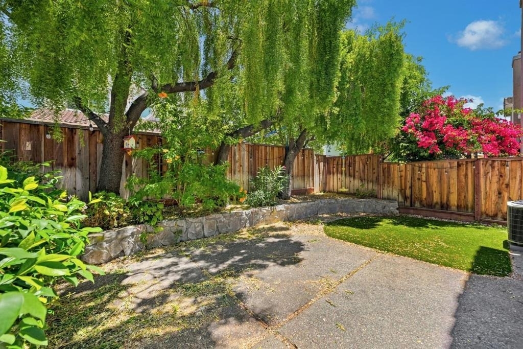 1286 Crestpoint Drive - Photo 2
