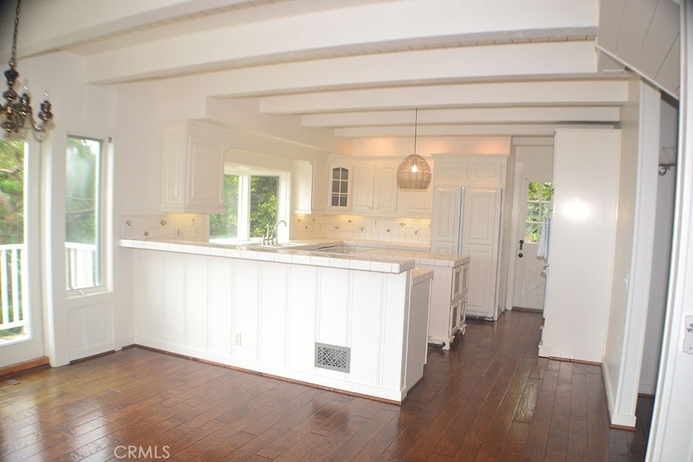 490 Diamond Street - Photo 2