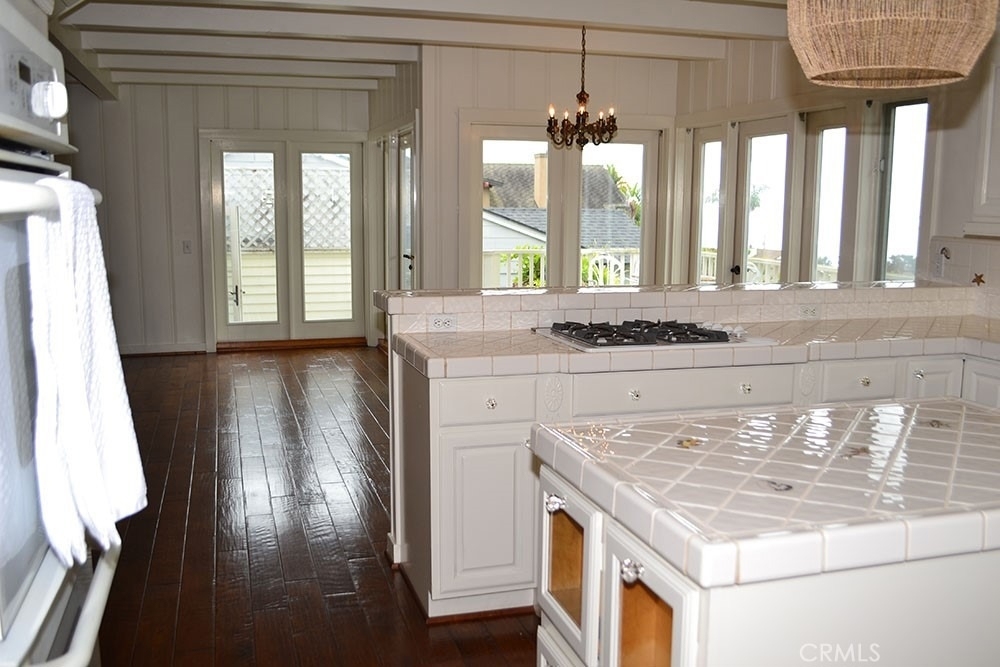 490 Diamond Street - Photo 3
