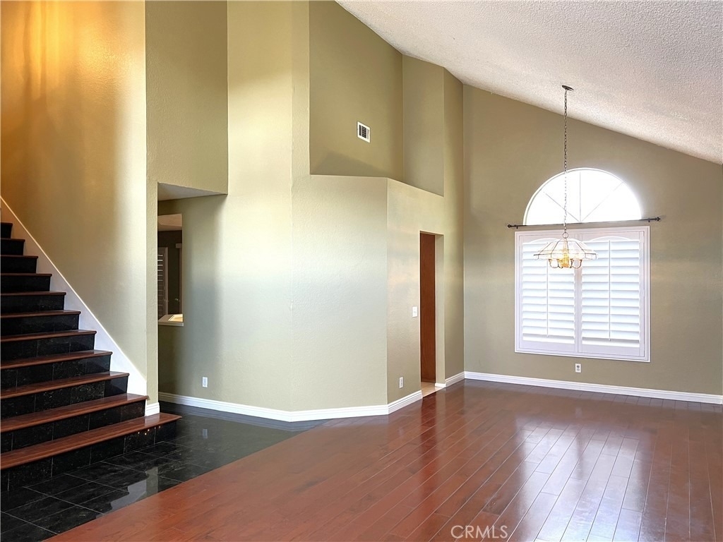 1349 Crestmont - Photo 5