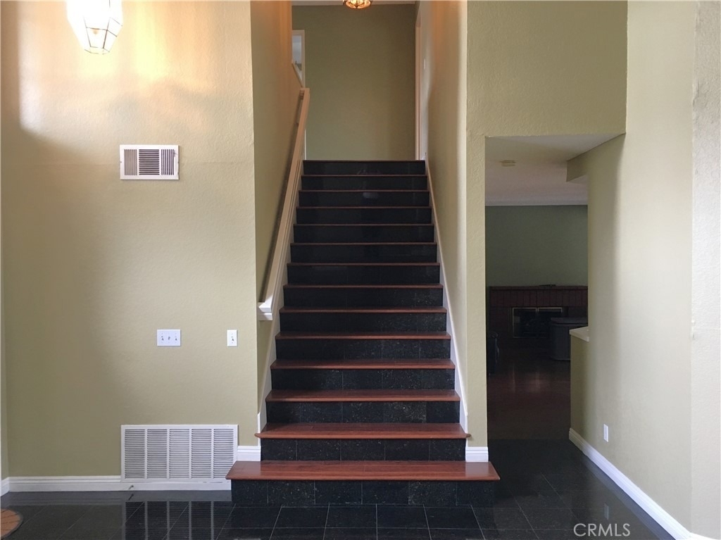 1349 Crestmont - Photo 8