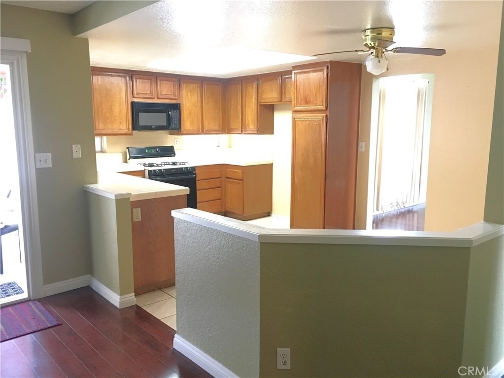 1349 Crestmont - Photo 4