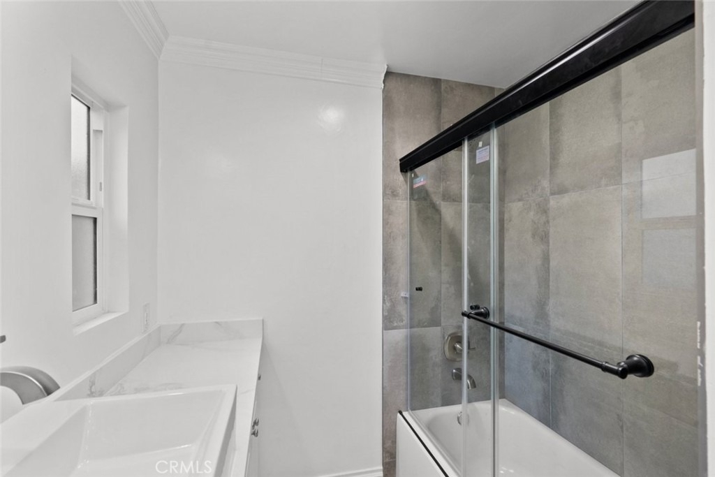 408 Spencer Street - Photo 8
