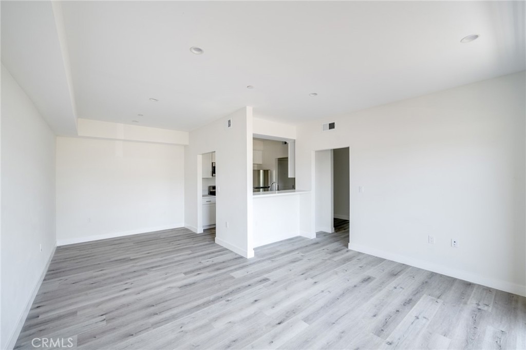 14526 Hartland Street - Photo 6