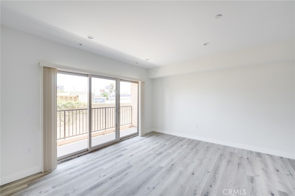 14526 Hartland Street - Photo 4