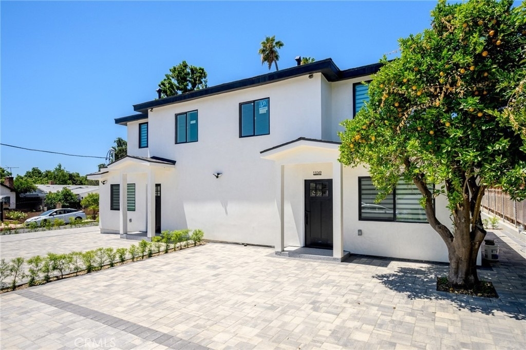 11049 Yarmouth Avenue - Photo 1