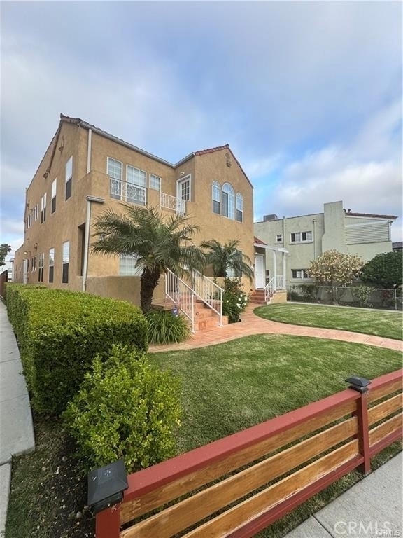 1046 S Citrus Avenue - Photo 2