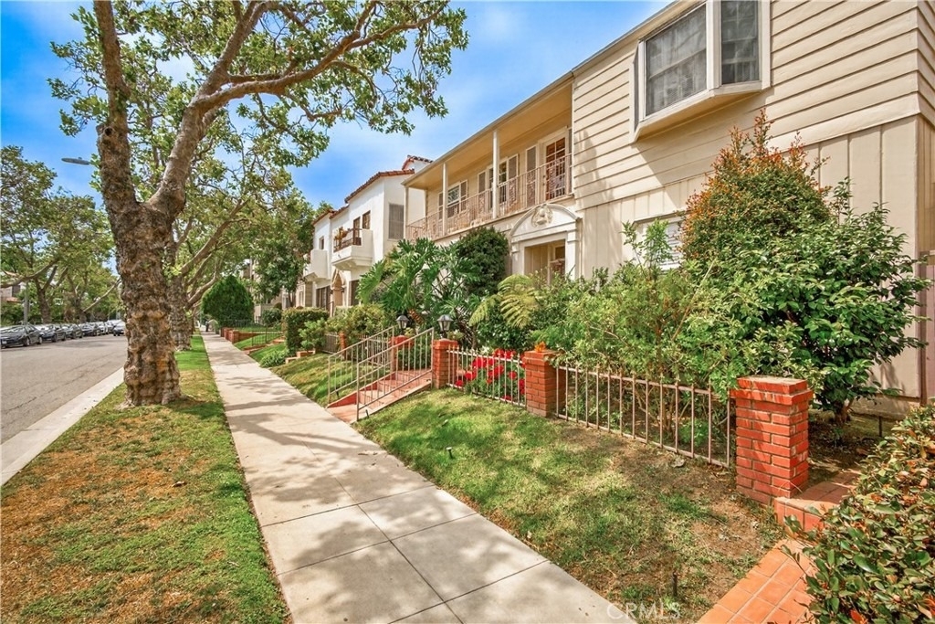 135 S Canon Drive - Photo 12
