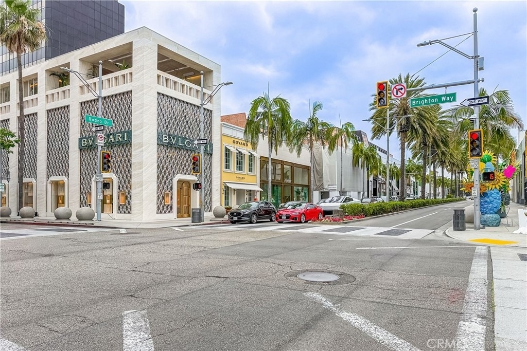 135 S Canon Drive - Photo 15