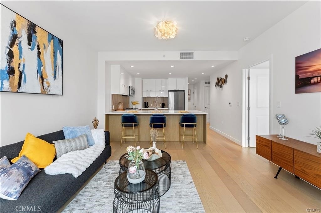 400 S Broadway - Photo 1
