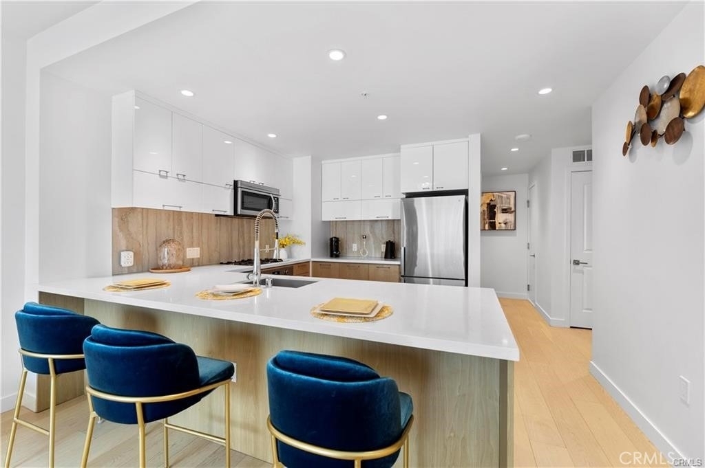 400 S Broadway - Photo 3