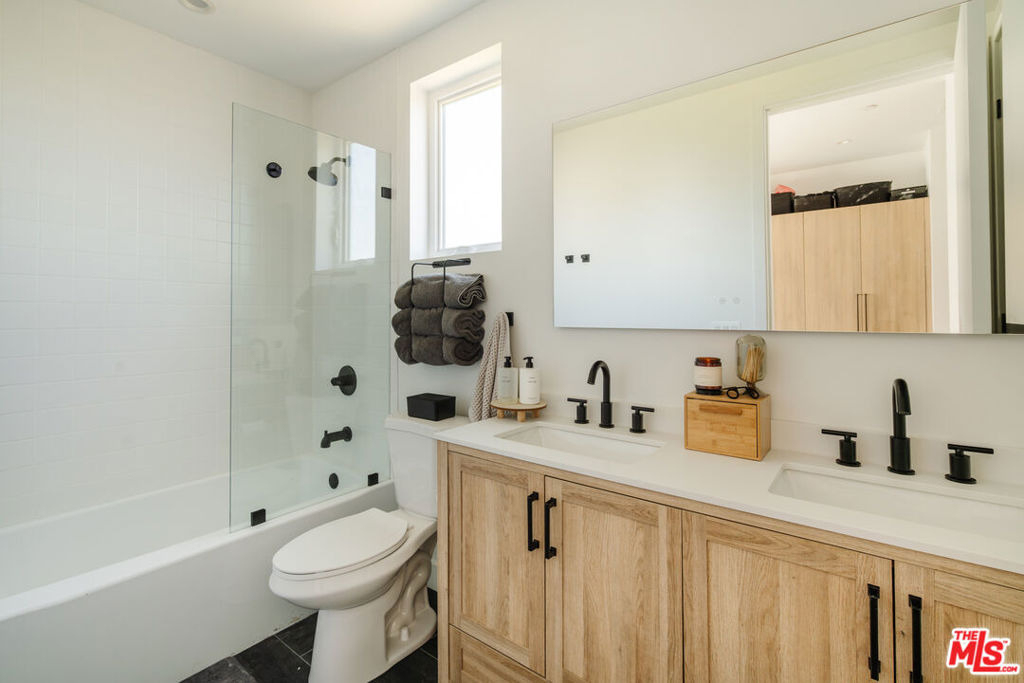4460 Maplewood Avenue - Photo 18