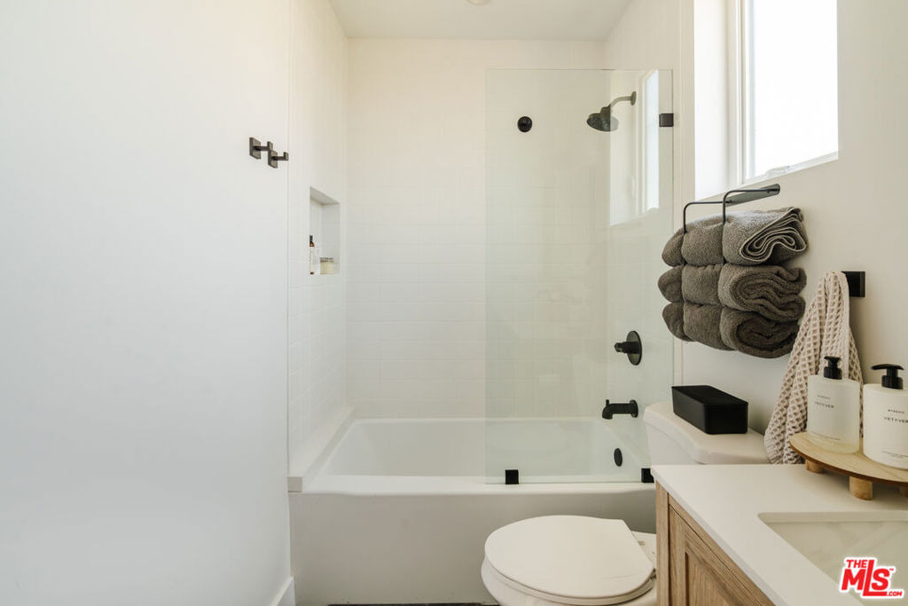 4460 Maplewood Avenue - Photo 14