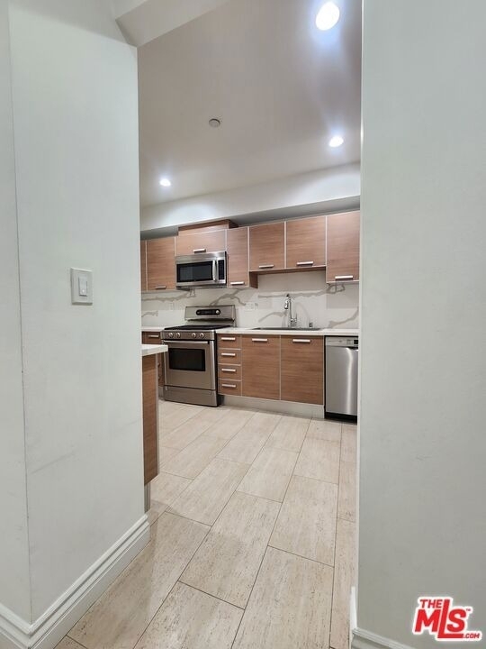 147 S Doheny Drive - Photo 2