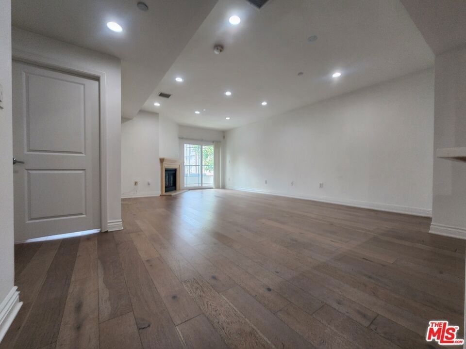 147 S Doheny Drive - Photo 9