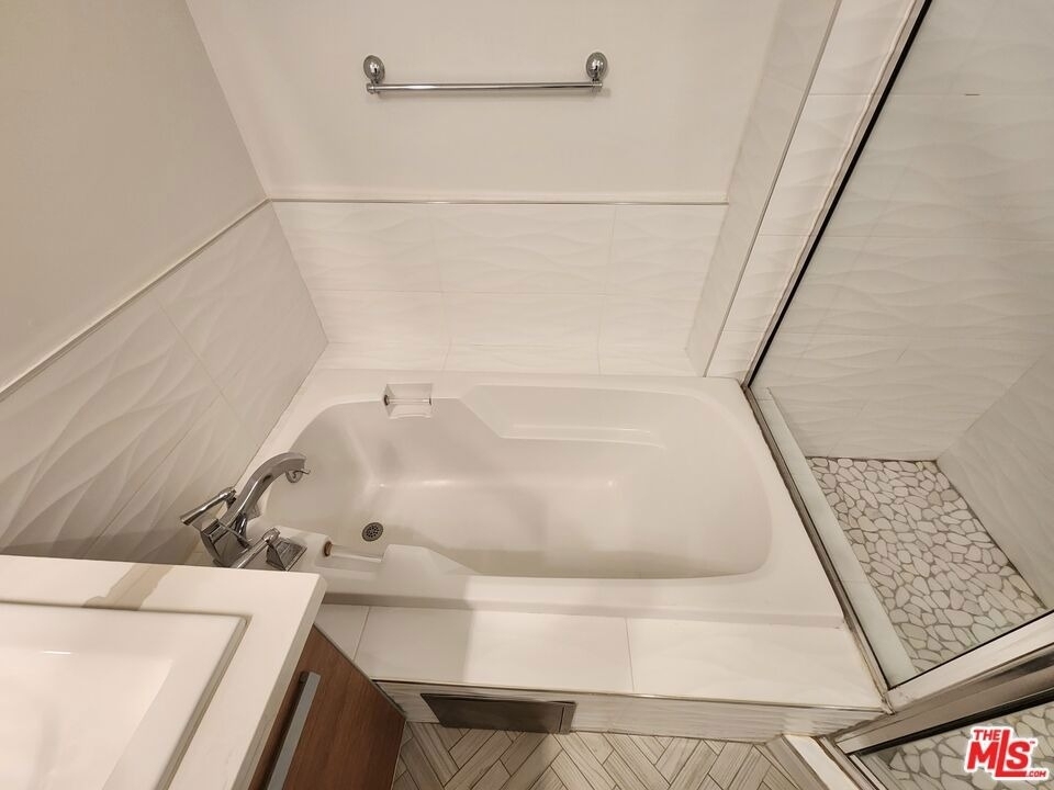 147 S Doheny Drive - Photo 33
