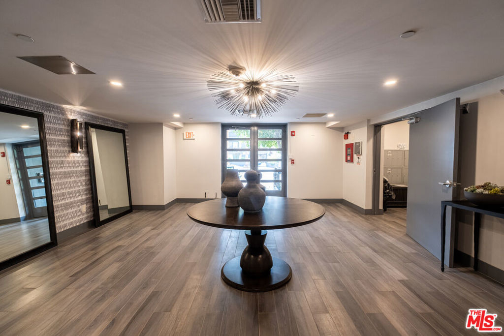 147 S Doheny Drive - Photo 36