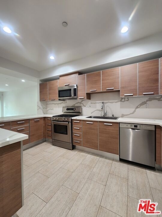 147 S Doheny Drive - Photo 3