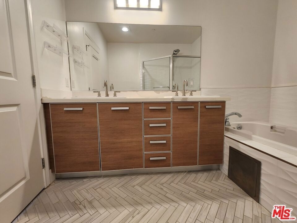 147 S Doheny Drive - Photo 32