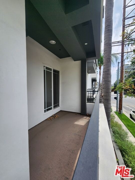 147 S Doheny Drive - Photo 17