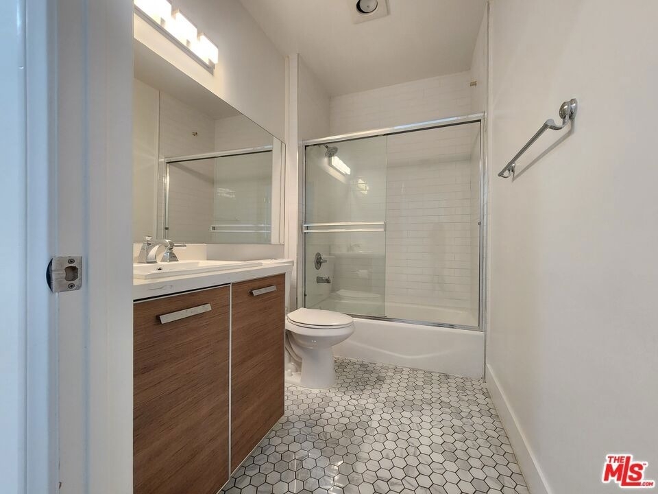 147 S Doheny Drive - Photo 8