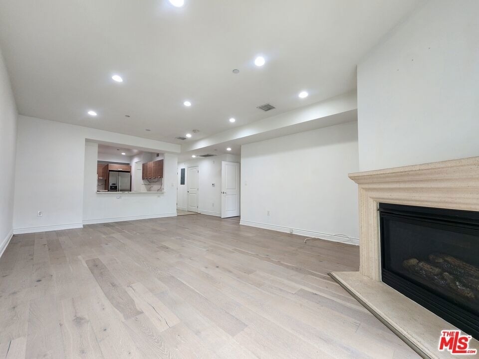 147 S Doheny Drive - Photo 11