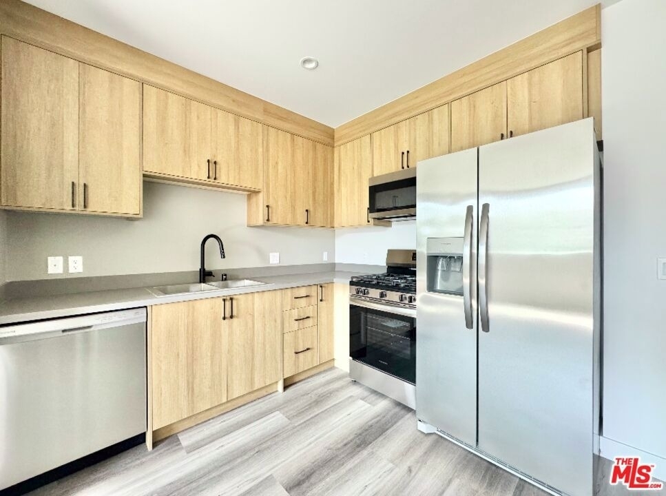 10806 Blix Street - Photo 7