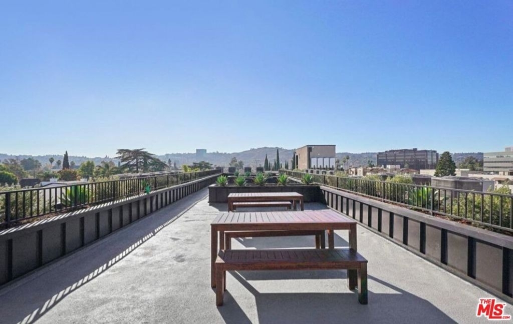 10806 Blix Street - Photo 5