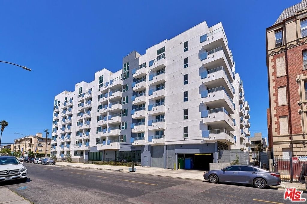 510 S Oxford Avenue - Photo 0