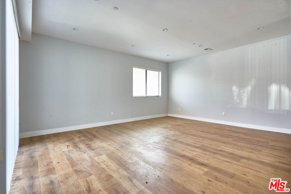 13928 Bessemer Street - Photo 2