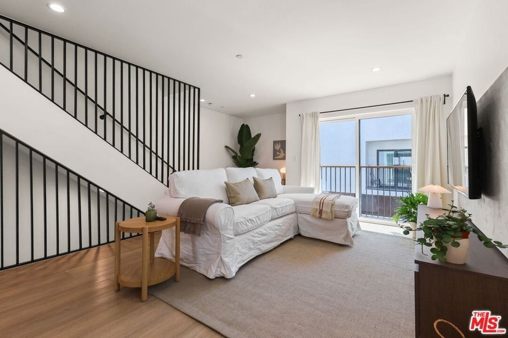 921 N Mariposa Avenue - Photo 8