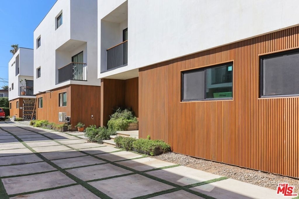 921 N Mariposa Avenue - Photo 12