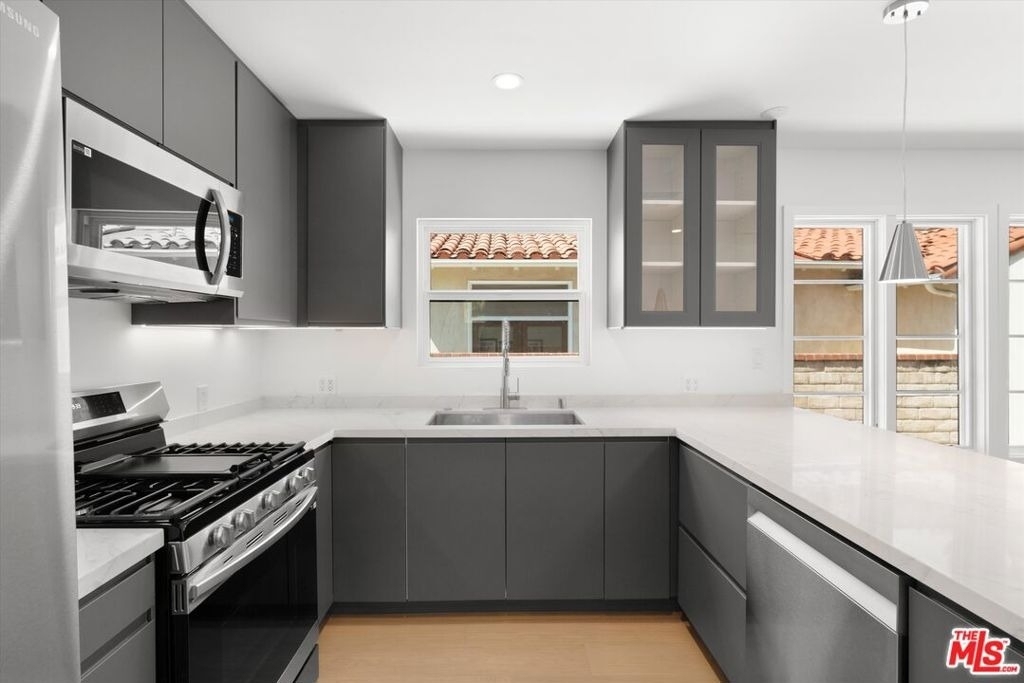 2316 Hill Street - Photo 8