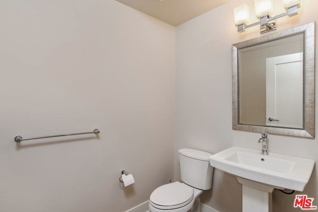 313 S Reeves Drive - Photo 7