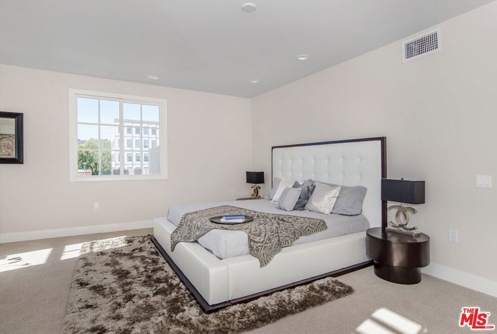 313 S Reeves Drive - Photo 4