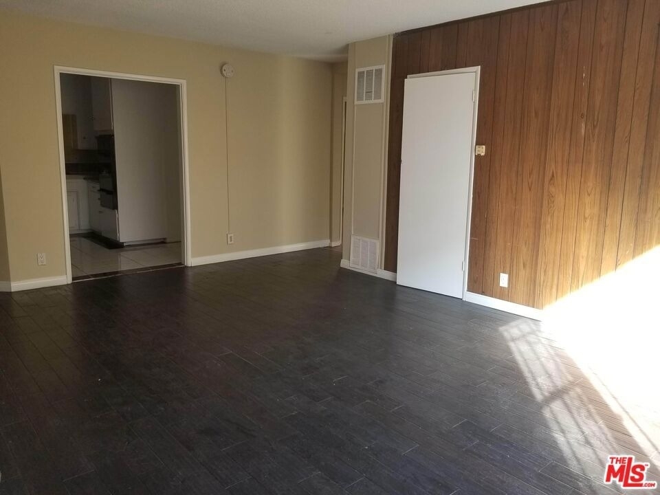 4106 Rosewood Avenue - Photo 3