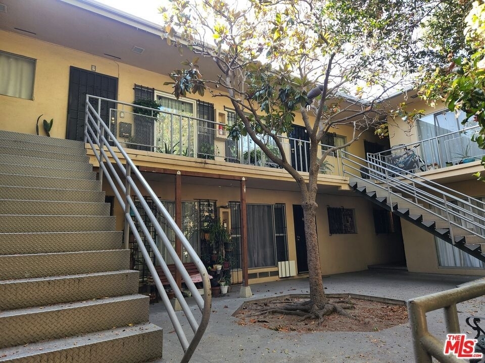 4106 Rosewood Avenue - Photo 0