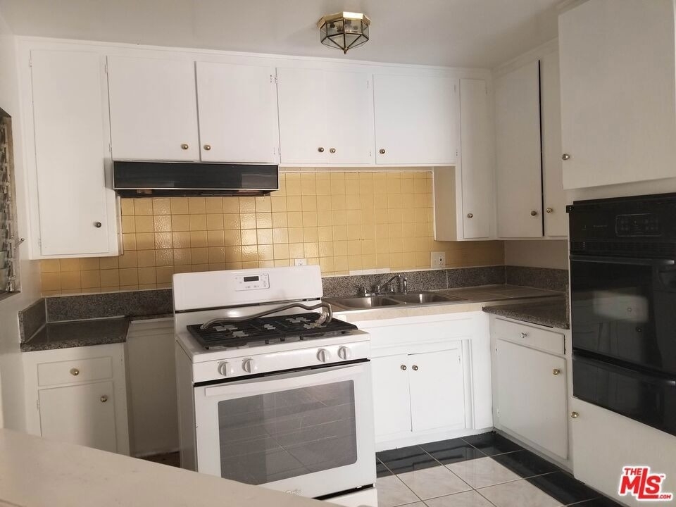 4106 Rosewood Avenue - Photo 5