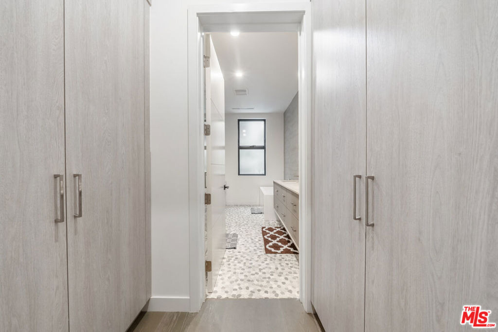 10563 Ashton Avenue - Photo 20