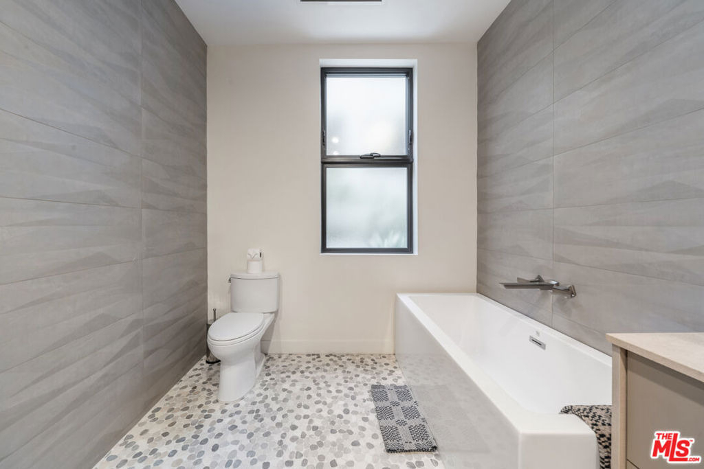 10563 Ashton Avenue - Photo 22