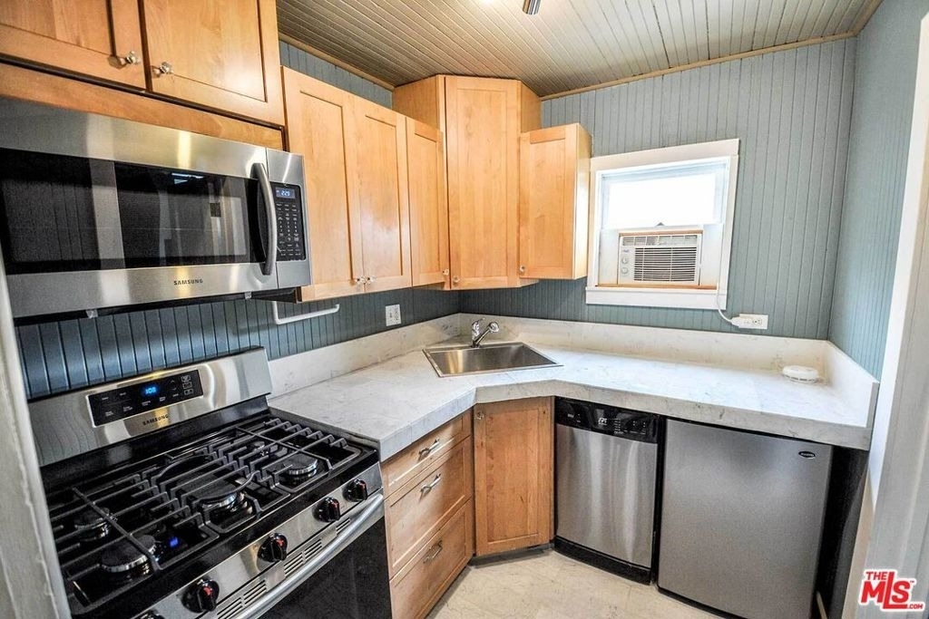 2315 2nd Street - Photo 8