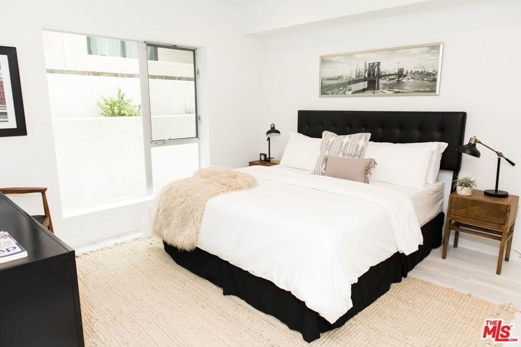 625 S Barrington Avenue - Photo 10
