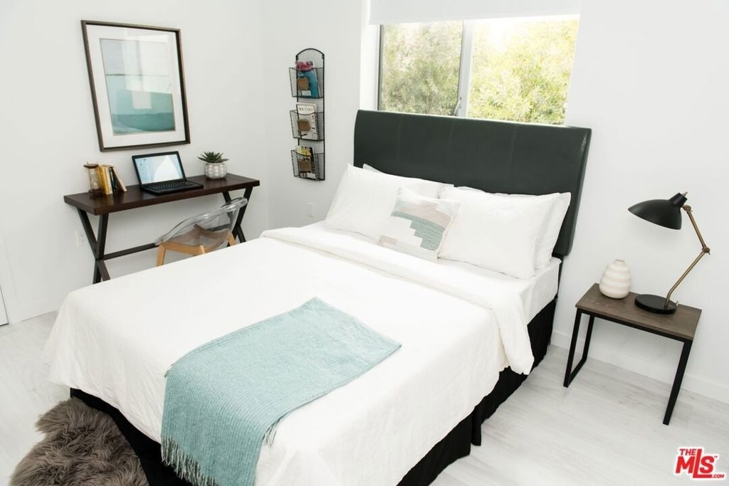 625 S Barrington Avenue - Photo 9