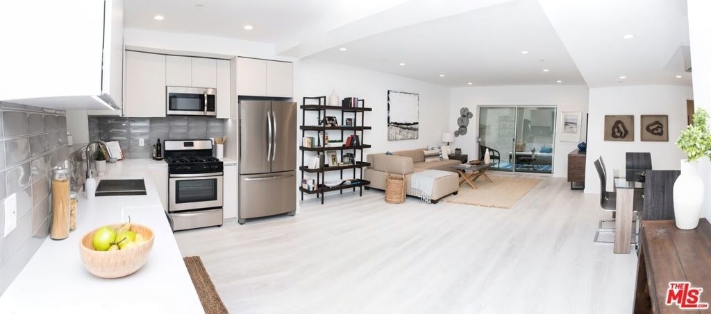 625 S Barrington Avenue - Photo 4