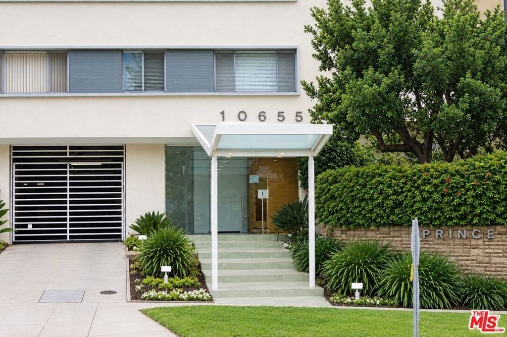 10655 Wilshire Boulevard - Photo 1