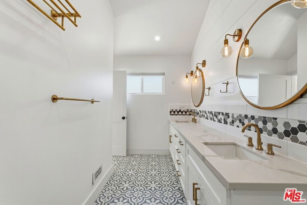 6647 W 82nd Street - Photo 10