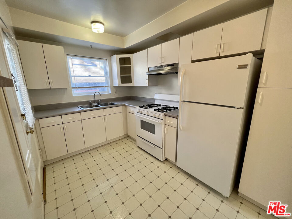 814 19th Street - Photo 11