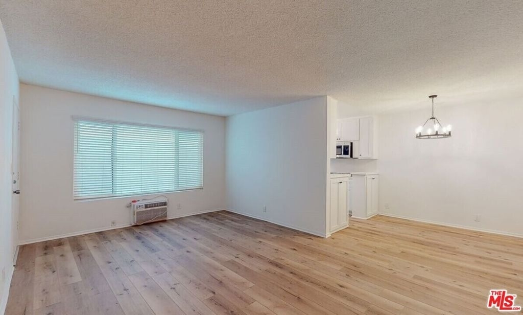 1827 Manning Avenue - Photo 0