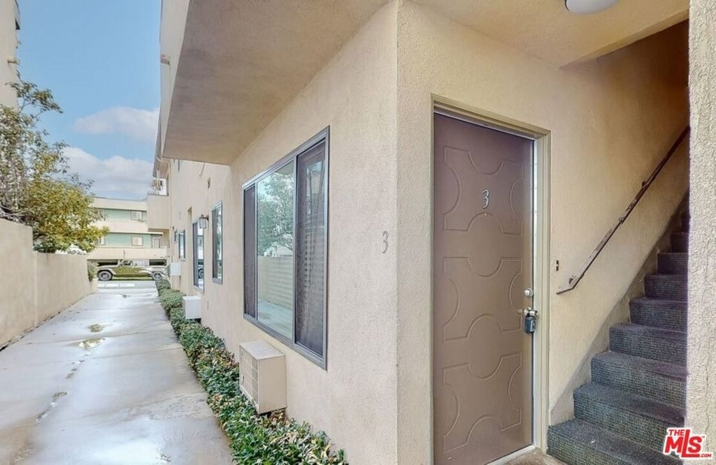 1827 Manning Avenue - Photo 2