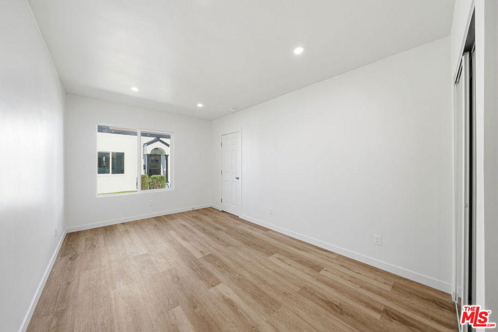 3020 W 12th Street - Photo 5
